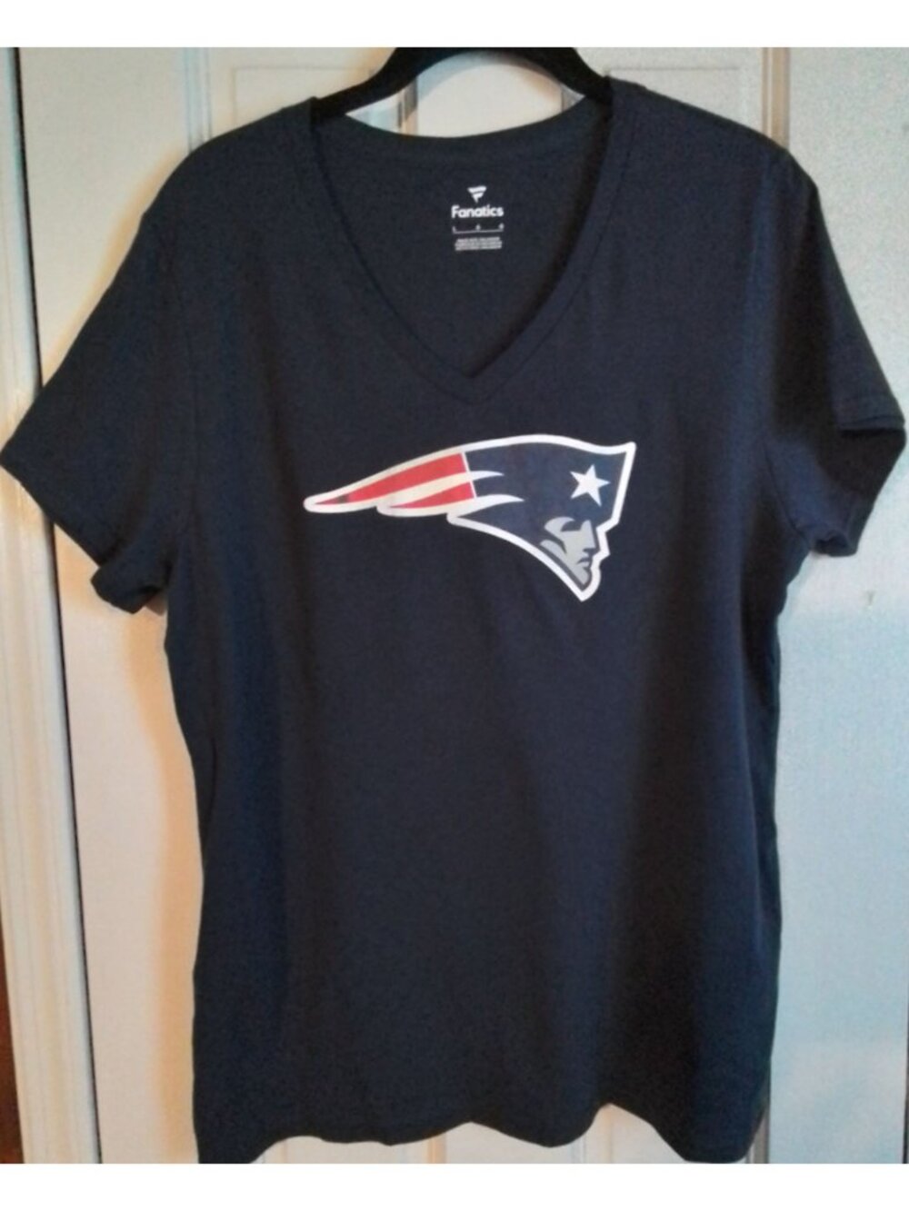 New England Patriots Fanatics Womens Navy V-Neck T-Shirt Large Size Logo Graphic